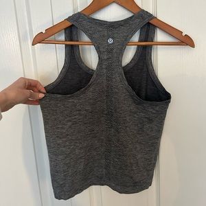lululemon Swiftly Tech Racerback Tank Top 2.0
Race Length sz. 6